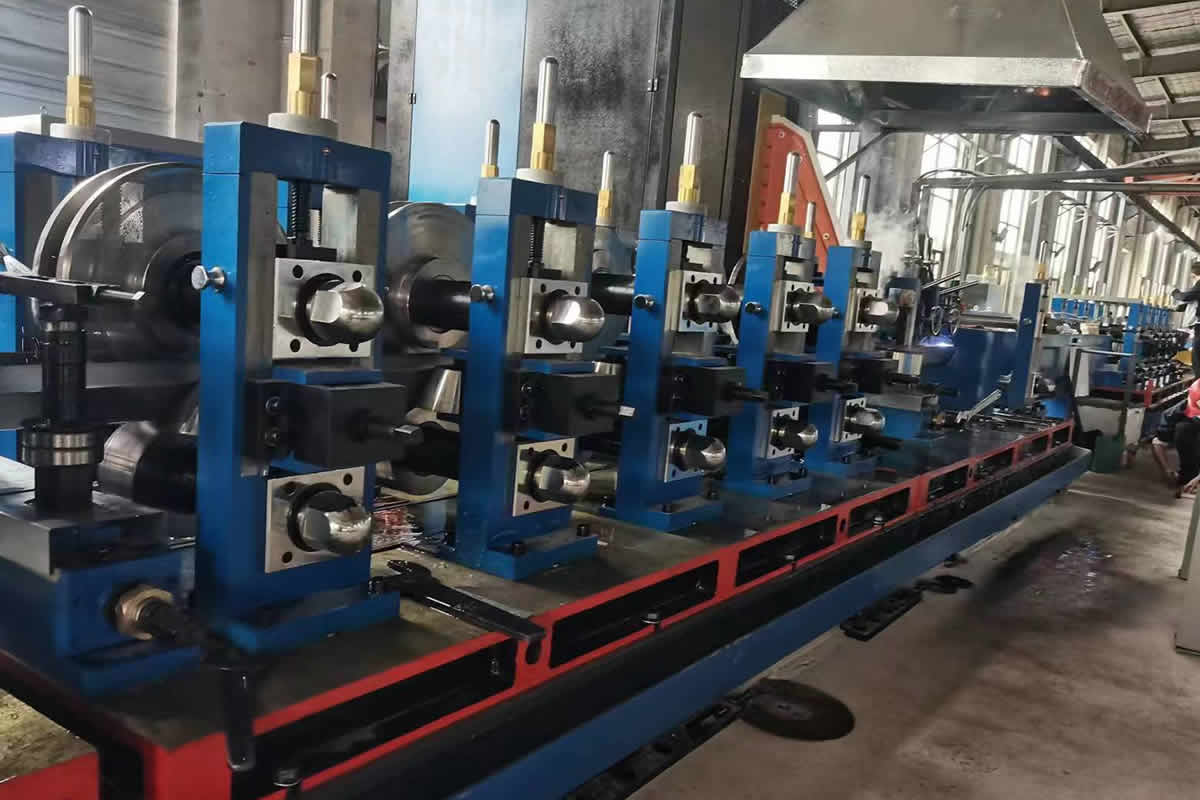 Трубосварочный стан ERW φ60–165 с быстрой переналадкой валков