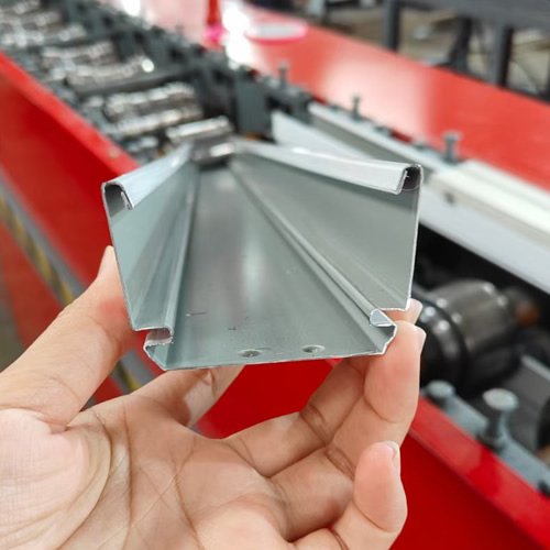 Профилегибочный станок для производства карнизо...